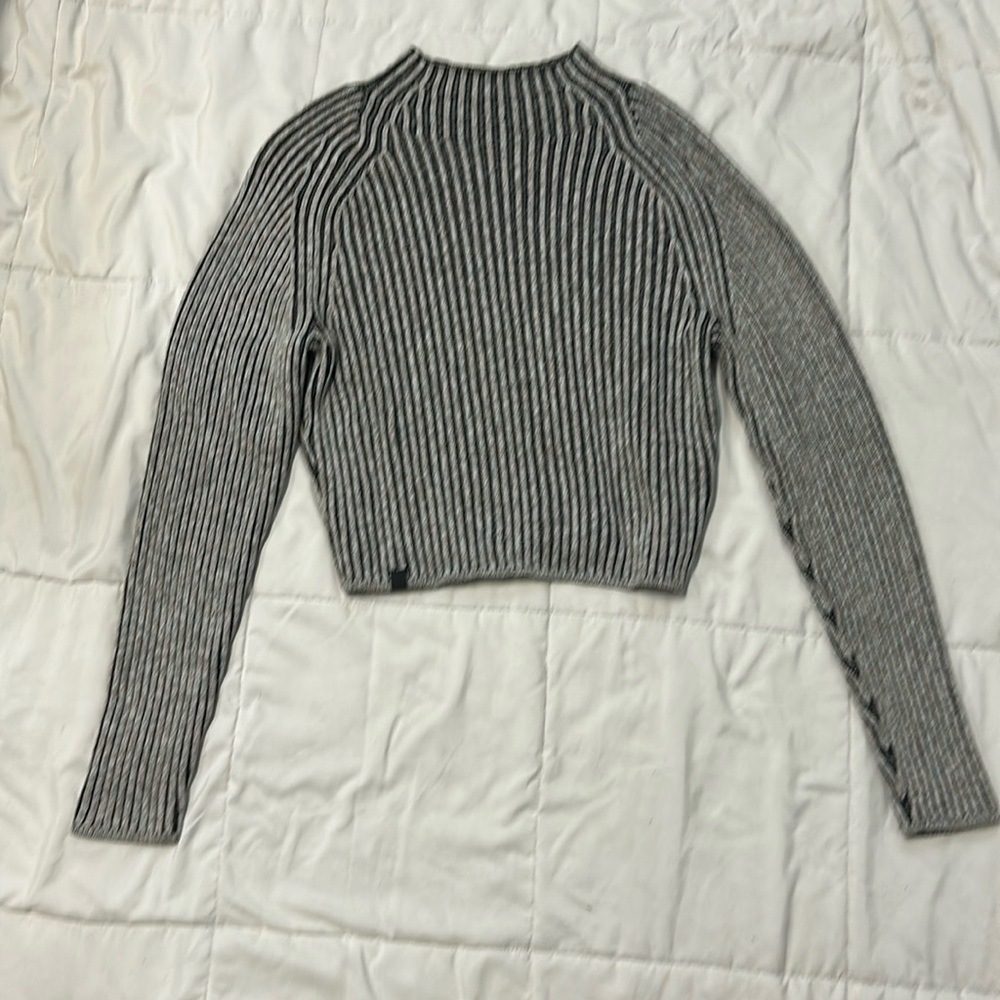 Womens Lululemon long sleeve cotton sweater gray and black Size XS/S